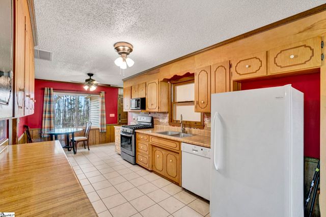 503 Edgewater Road, Woodruff, SC 29388