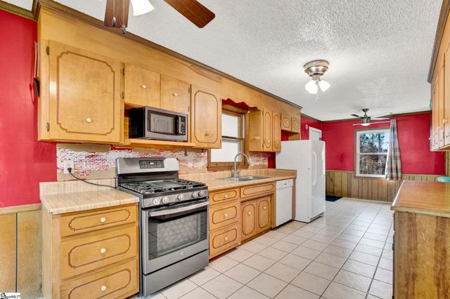 503 Edgewater Road, Woodruff, SC 29388