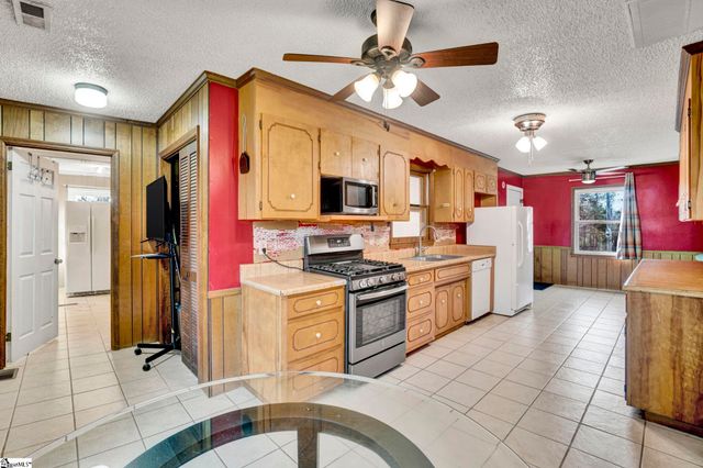 503 Edgewater Road, Woodruff, SC 29388