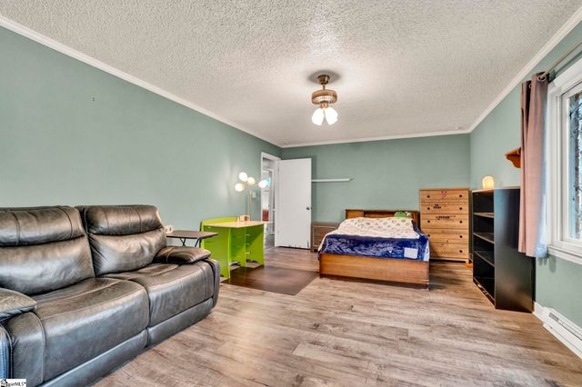 503 Edgewater Road, Woodruff, SC 29388