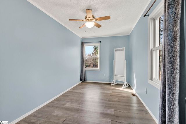 503 Edgewater Road, Woodruff, SC 29388