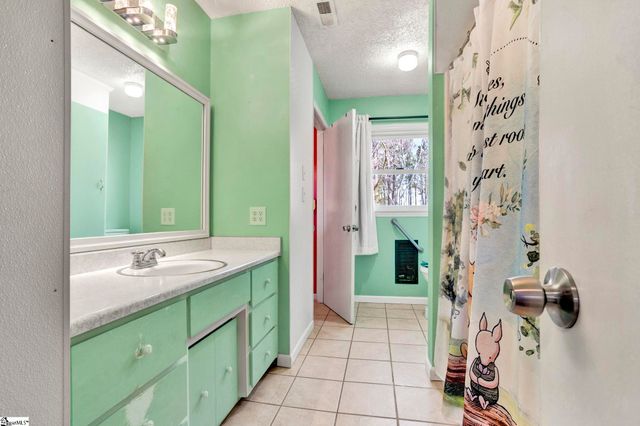 503 Edgewater Road, Woodruff, SC 29388