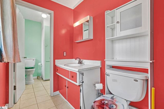 503 Edgewater Road, Woodruff, SC 29388