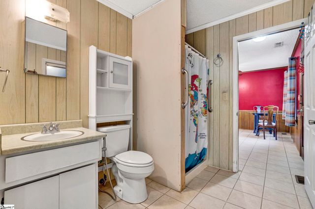 503 Edgewater Road, Woodruff, SC 29388