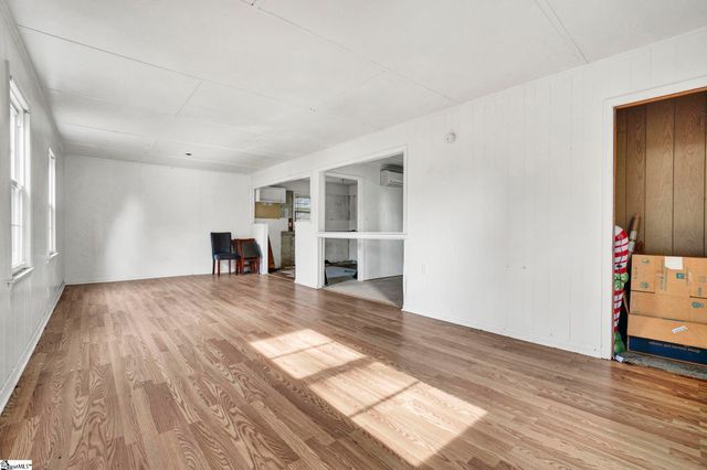 503 Edgewater Road, Woodruff, SC 29388