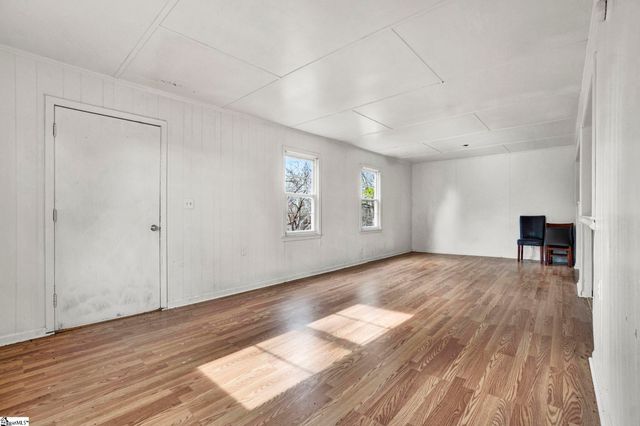 503 Edgewater Road, Woodruff, SC 29388