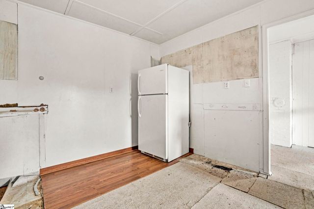 503 Edgewater Road, Woodruff, SC 29388