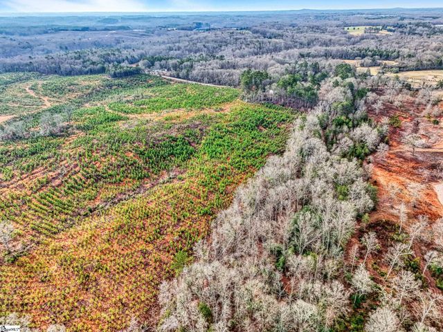 503 Edgewater Road, Woodruff, SC 29388