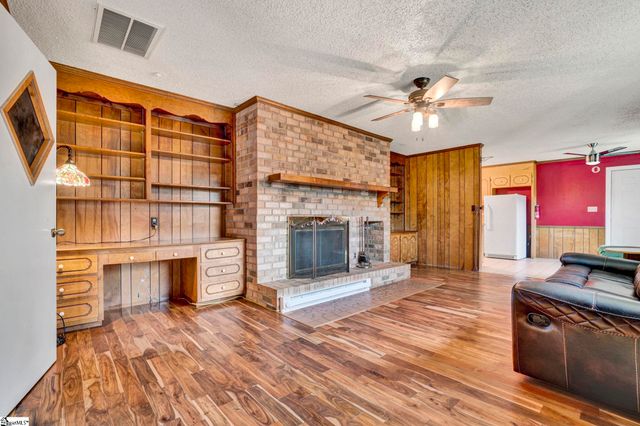 503 Edgewater Road, Woodruff, SC 29388