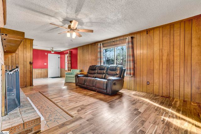 503 Edgewater Road, Woodruff, SC 29388