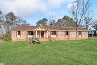 503 Edgewater Road, Woodruff, SC 29388