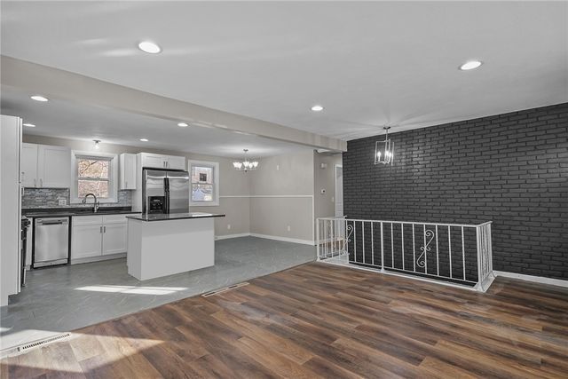 38 Bowman Street, Warwick, RI 02889