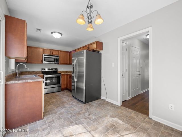 101 Clymer Court, Hubert, NC 28539