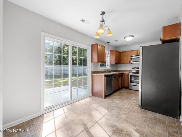 101 Clymer Court, Hubert, NC 28539