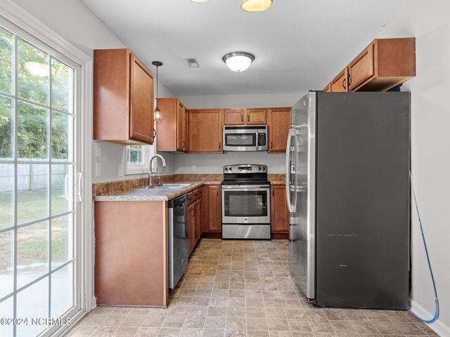 101 Clymer Court, Hubert, NC 28539