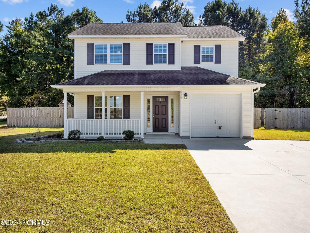 101 Clymer Court, Hubert, NC 28539