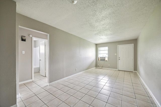 5107 Clover Street, Houston, TX 77033