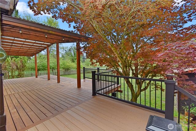 33025 E Holm Lake Drive SE, Auburn, WA 98092