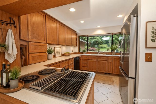 33025 E Holm Lake Drive SE, Auburn, WA 98092