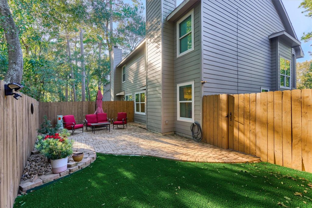 30 Musgrove Place, The Woodlands, TX 77382