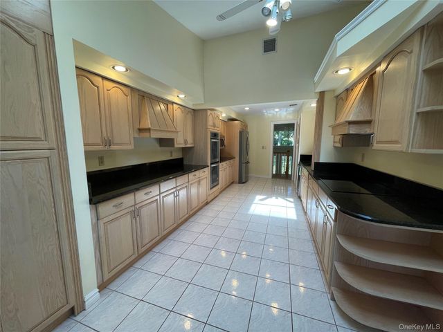 60 Winston Drive, Smithtown, NY 11787