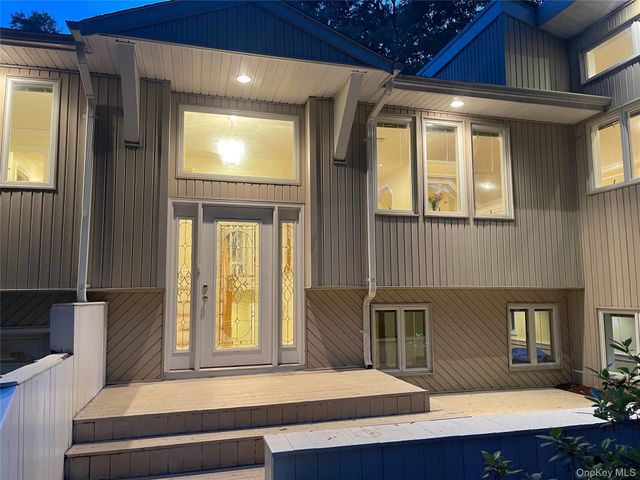 60 Winston Drive, Smithtown, NY 11787