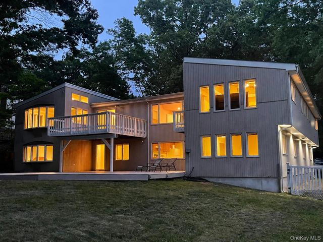 60 Winston Drive, Smithtown, NY 11787