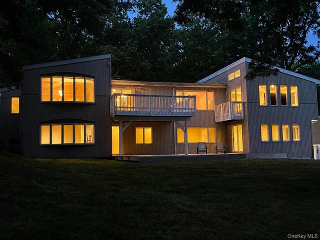 60 Winston Drive, Smithtown, NY 11787