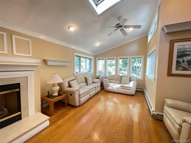 60 Winston Drive, Smithtown, NY 11787
