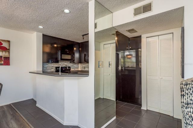 602 LIME AVENUE 203, Clearwater, FL 33756