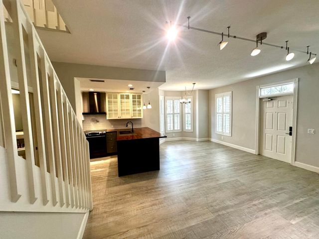 262 Iris Drive, Jupiter, FL 33458