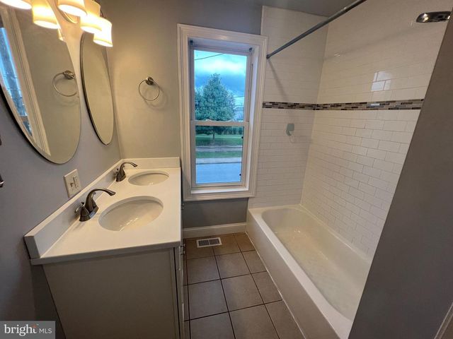 898 QUEEN ST, Pottstown, PA 19464