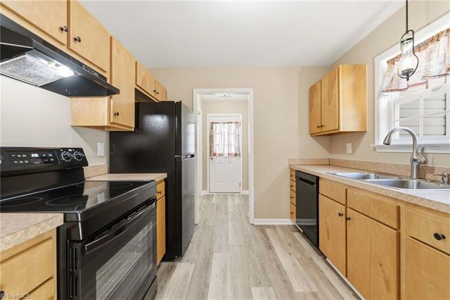 3433 Tinley Park Drive, Winston-salem, NC 27107