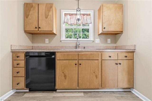 3433 Tinley Park Drive, Winston-salem, NC 27107