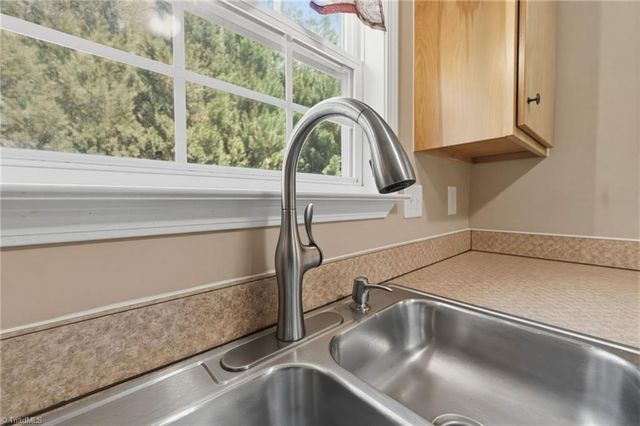 3433 Tinley Park Drive, Winston-salem, NC 27107