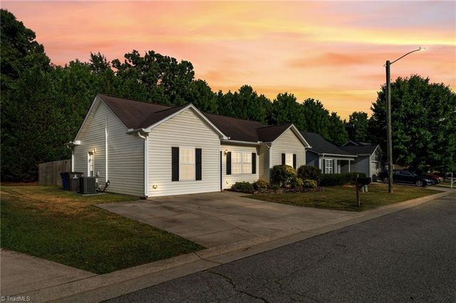 3433 Tinley Park Drive, Winston-salem, NC 27107
