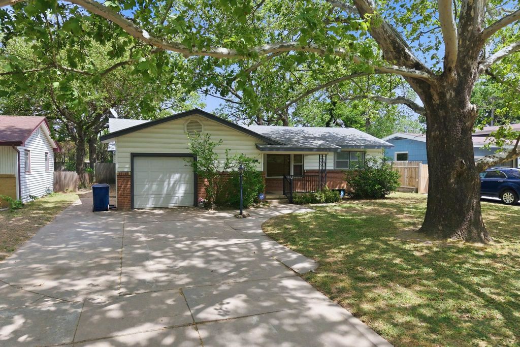2562 S Minnesota Ave, Wichita, KS 67216