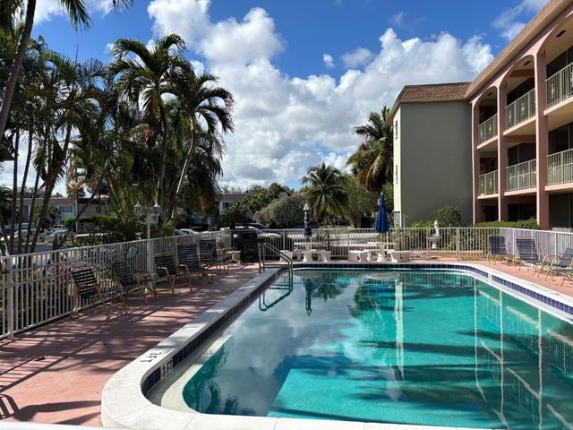 100 SE 6th Avenue 303, Pompano Beach, FL 33060