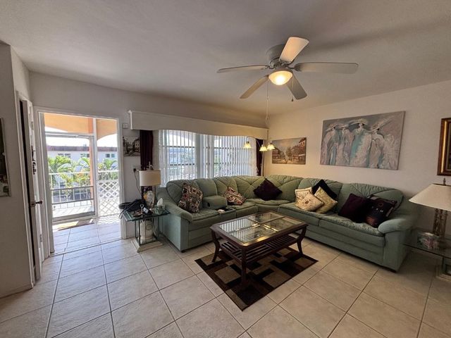 100 SE 6th Avenue 303, Pompano Beach, FL 33060
