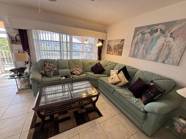 100 SE 6th Avenue 303, Pompano Beach, FL 33060