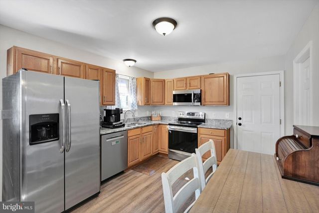 24 ROCKDALE DR, Seven Valleys, PA 17360