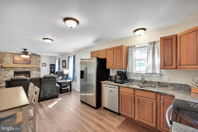 24 ROCKDALE DR, Seven Valleys, PA 17360