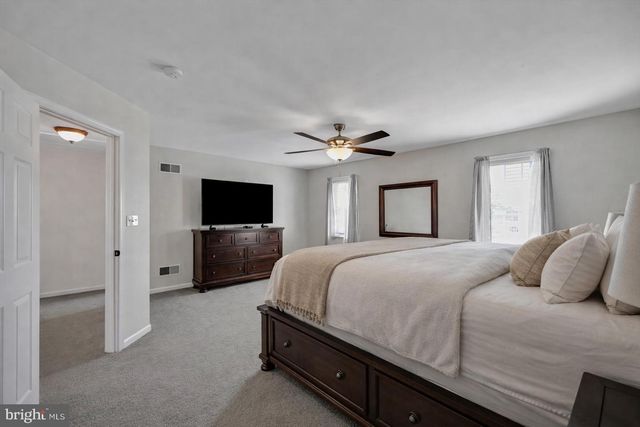 24 ROCKDALE DR, Seven Valleys, PA 17360