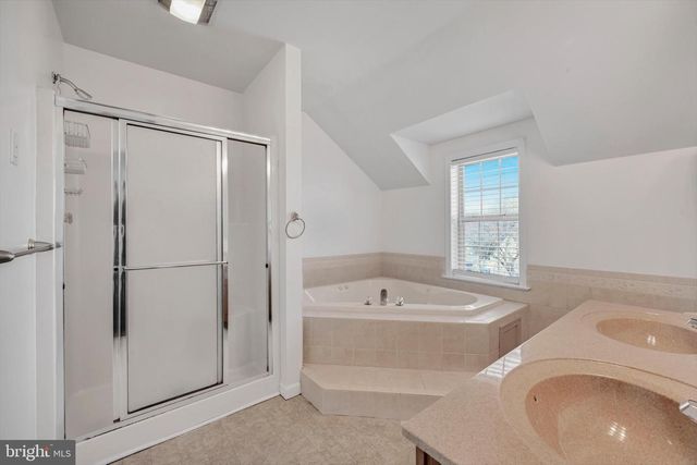 24 ROCKDALE DR, Seven Valleys, PA 17360