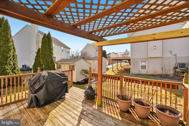 24 ROCKDALE DR, Seven Valleys, PA 17360