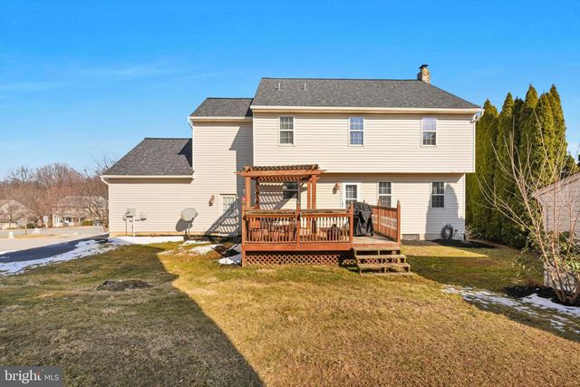 24 ROCKDALE DR, Seven Valleys, PA 17360