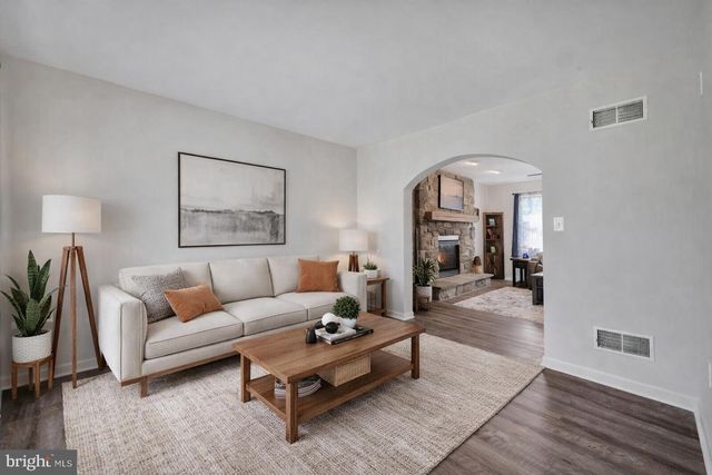 24 ROCKDALE DR, Seven Valleys, PA 17360