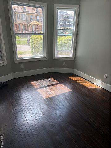 2420 Field Street, Detroit, MI 48214
