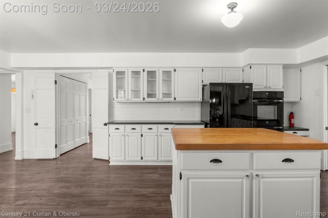 22238 Harlan Drive, Grosse Ile Township, MI 48138