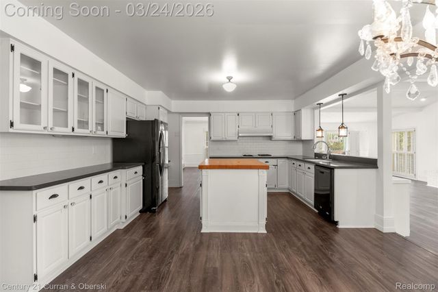 22238 Harlan Drive, Grosse Ile Township, MI 48138